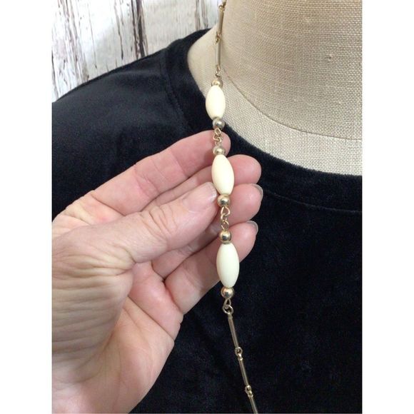 Vintage Sarah Coventry Necklace 27” Gold Cream Beaded Necklace 🍁🍂 - Picture 10 of 11
